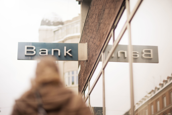 De seneste års afsløringer af hvidvask og skatteunddragelse udført via danske banker har øget interessen for at forstå, hvad der forårsager lyssky adfærd i finanssektoren.