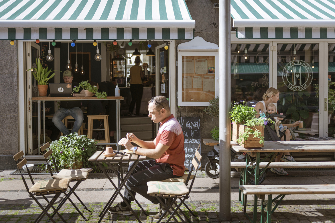 Café Sonja har ligget i Saxogade i 34 år. De resterende butikker i gaden er skabt inden for de seneste seks år.