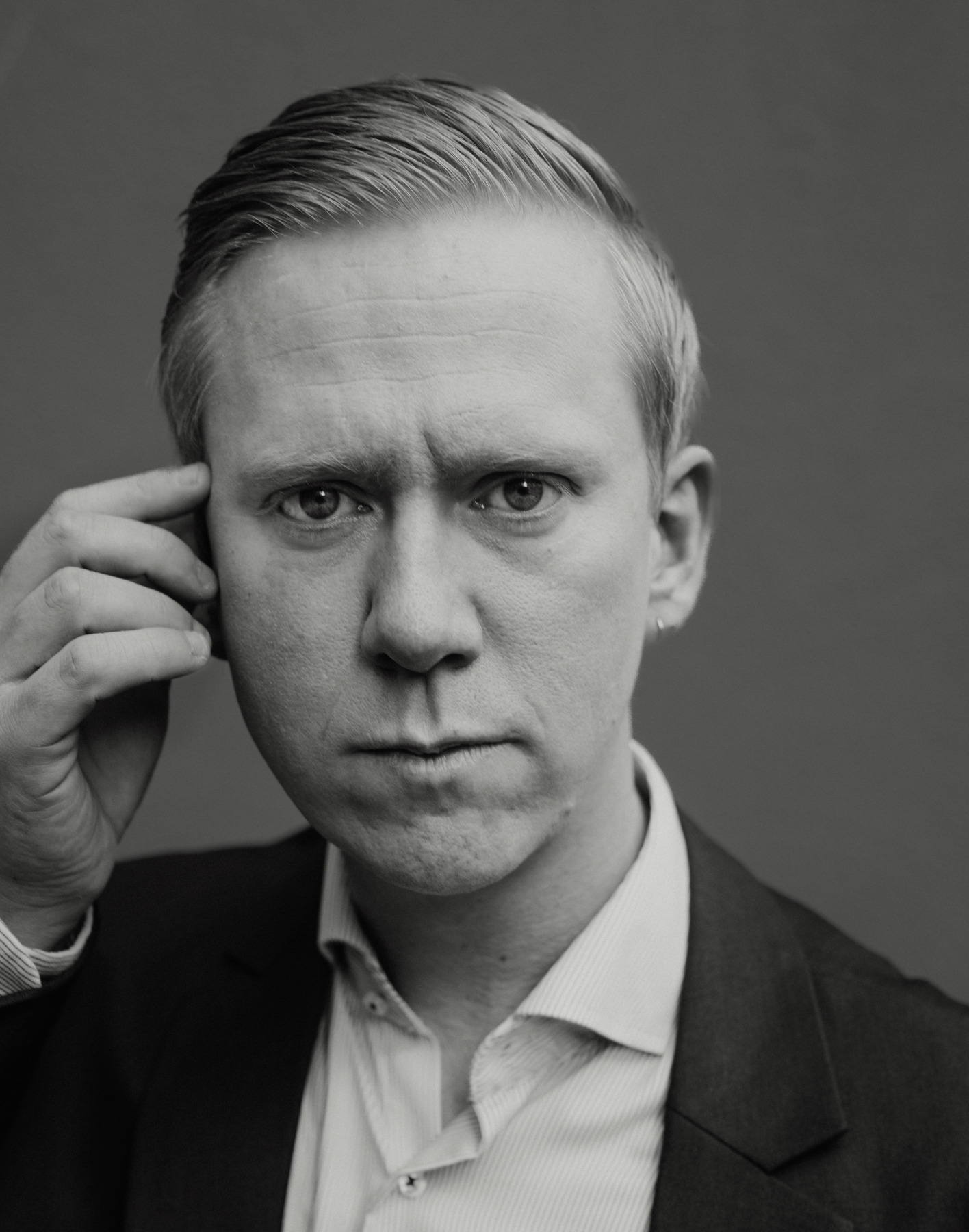 Joe Rasmus Rasmus gjorde karriere bag en maske. Nu har han smidt den | Djøfbladet