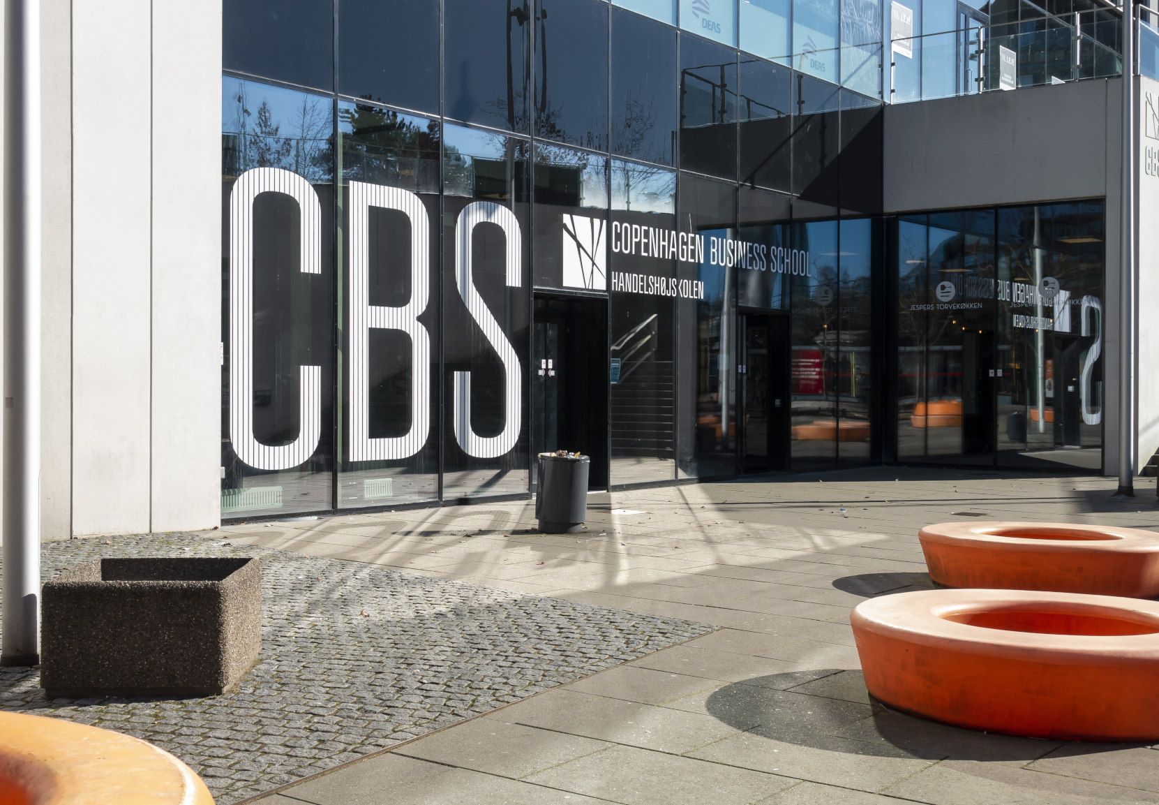 Foto af en af Copenhagen Business Schools bygninger på Frederiksberg
