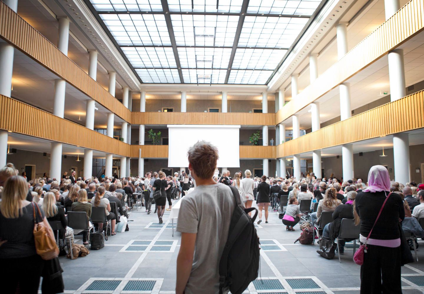 Hundredvis af studerende samlet til studiestart på Aarhus Universitet